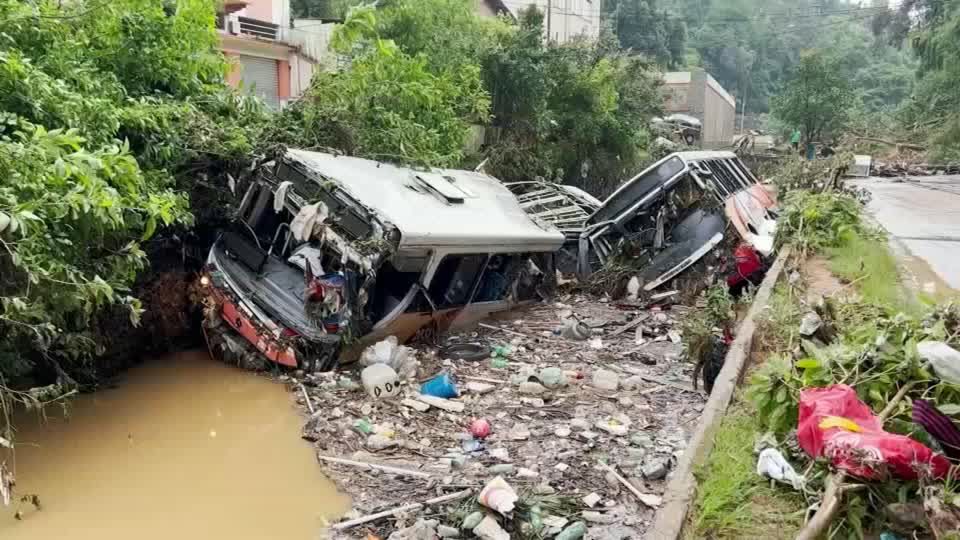Video: Mehr als 30 Tote nach heftigen Regenfällen in Brasilien Video: Mehr als 30 Tote nach heftigen Regenfällen in Brasilien