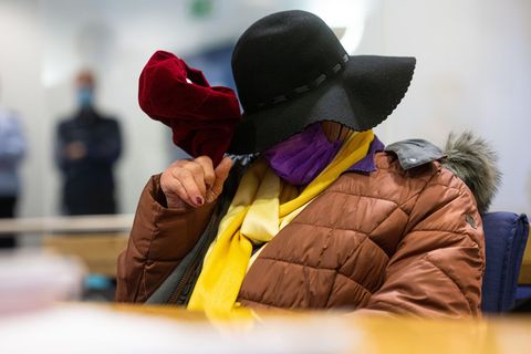 In einem Berufungsprozess sitzt die heute 79-Jährige Angeklagte im Landgericht Arnsberg