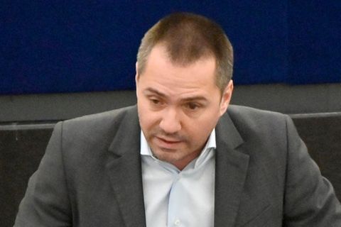 Angel Dzhambazki bei einer Plenartagung im Europäischen Parlament