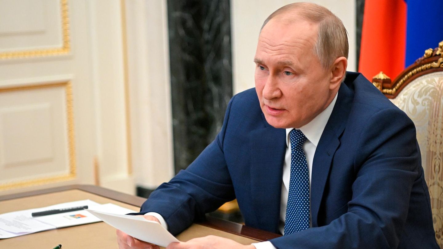 Russia expels second US ambassador and demands US troop withdrawal