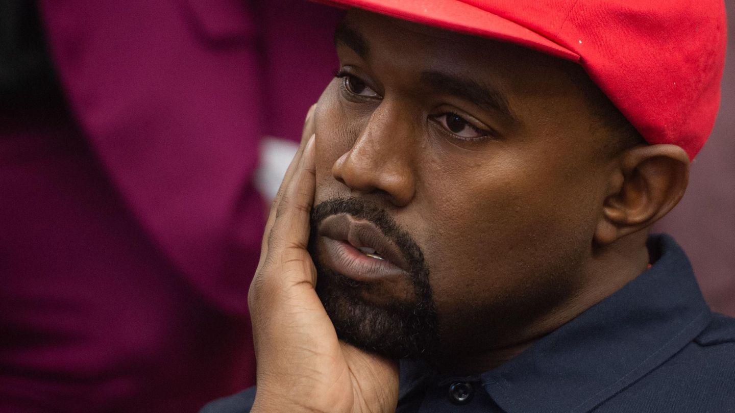 Kanye West follows Pete Davidson on Instagram