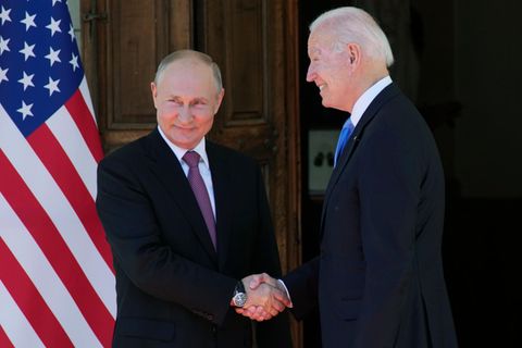 Wladimir Putin und Joe Biden bei ihrem Treffen in Genf. Wessen Strategie treibt die Ukraine-Krise an? 