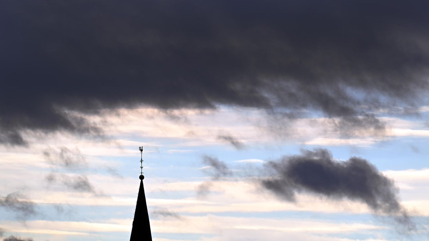 Sturm Zeynep Dunkle Wolken