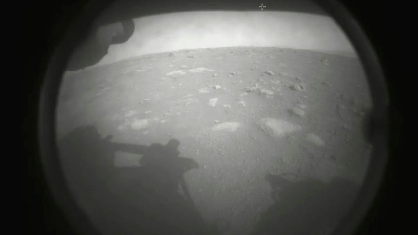 Erster Schnappschuss des Mars Rovers Perseverance