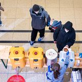 Johanniter-Unfall-Hilfe gibt Essen aus