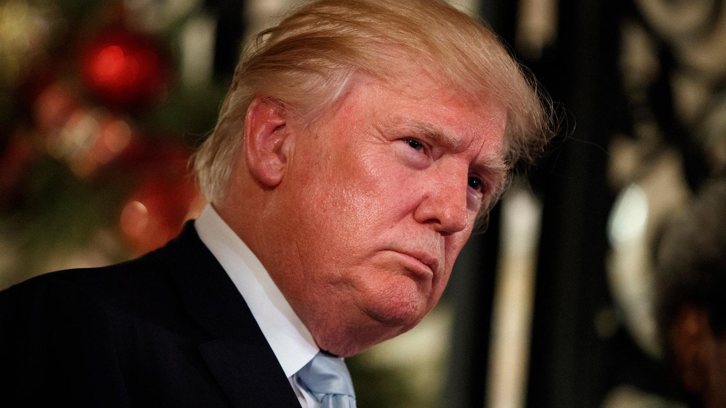 Trump illegally hoarded top-secret documents in his private Mar-a-Lago residence