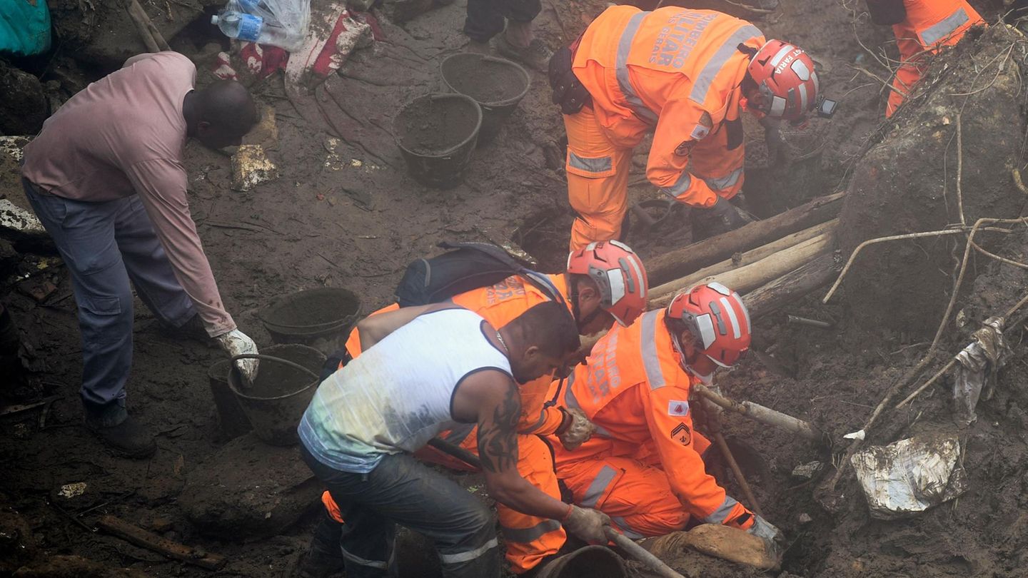 Nach dem Erdrutsch in Petropolis suchen Rettungsmannschaften weiter nach Opfern – doch die Hoffnung auf Überlebende gibt es nicht mehr