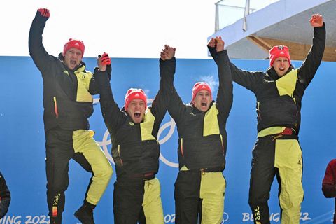 Gold im Viererbob: Francesco Friedrich und seine Anschieber Alexander Schüller, Thorsten Margis und Candy Bauer