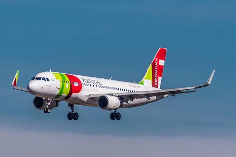Ein Airbus A320 der portugiesischen Fluggesellschaft TAP
