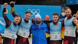 Thomas Bach:  Er kam, sah, machte ein Foto und verschwand schnell wieder: IOC-Chef Thomas Bach war natürlich eine der meistgesehenen Figuren bei den Winterspielen. Das ließ es sich Bach natürlich nicht nehmen, bei den deutschen Doppelsitzern schnell zum Medaillengewinn zu gratulieren. Bach kam mit aufs Foto und verschwand sofort wieder, was für viel Unmut sorgte. "Über diese Gratulation habe ich mich überhaupt nicht gefreut. Er hat sich dazugestellt, ein Foto gemacht und dann war er wieder weg. Das war einfach nur Show", echauffierte sich Tobias Wendl bei der "Bild" – und passt irgendwie zu Bachs Verständnis von Olympia: Alles nur Show, Nebenaspekten weicht man schnell aus.