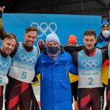 Thomas Bach:  Er kam, sah, machte ein Foto und verschwand schnell wieder: IOC-Chef Thomas Bach war natürlich eine der meistgesehenen Figuren bei den Winterspielen. Das ließ es sich Bach natürlich nicht nehmen, bei den deutschen Doppelsitzern schnell zum Medaillengewinn zu gratulieren. Bach kam mit aufs Foto und verschwand sofort wieder, was für viel Unmut sorgte. "Über diese Gratulation habe ich mich überhaupt nicht gefreut. Er hat sich dazugestellt, ein Foto gemacht und dann war er wieder weg. Das war einfach nur Show", echauffierte sich Tobias Wendl bei der "Bild" – und passt irgendwie zu Bachs Verständnis von Olympia: Alles nur Show, Nebenaspekten weicht man schnell aus.