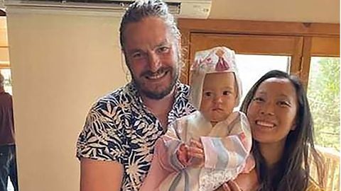 Jonathan Gerrish, 45 und seine Frau Ellen Chung, 31, mit ihrem Baby