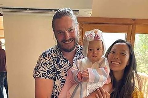Jonathan Gerrish, 45 und seine Frau Ellen Chung, 31, mit ihrem Baby