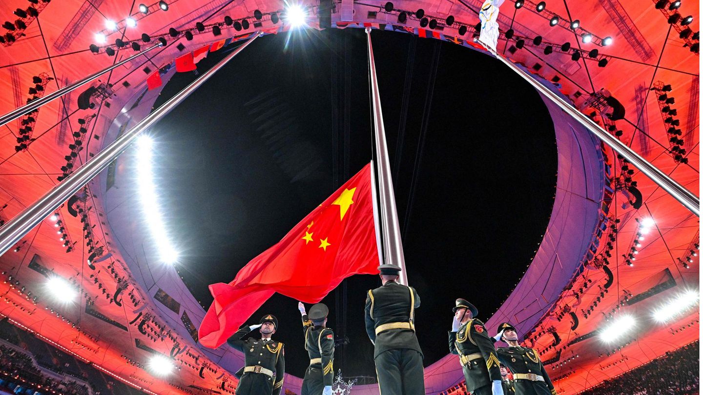Peking - Chinas Flagge wird eingeholt