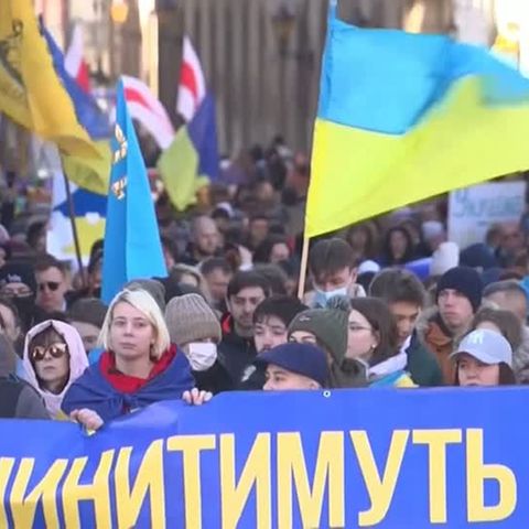 Video: Demonstrationen gegen Kriegsgefahr in der Ost-Ukraine