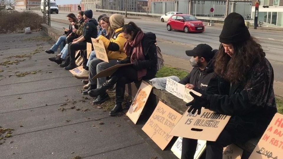Protest vor der Einwanderungsbehörde in Dänemark