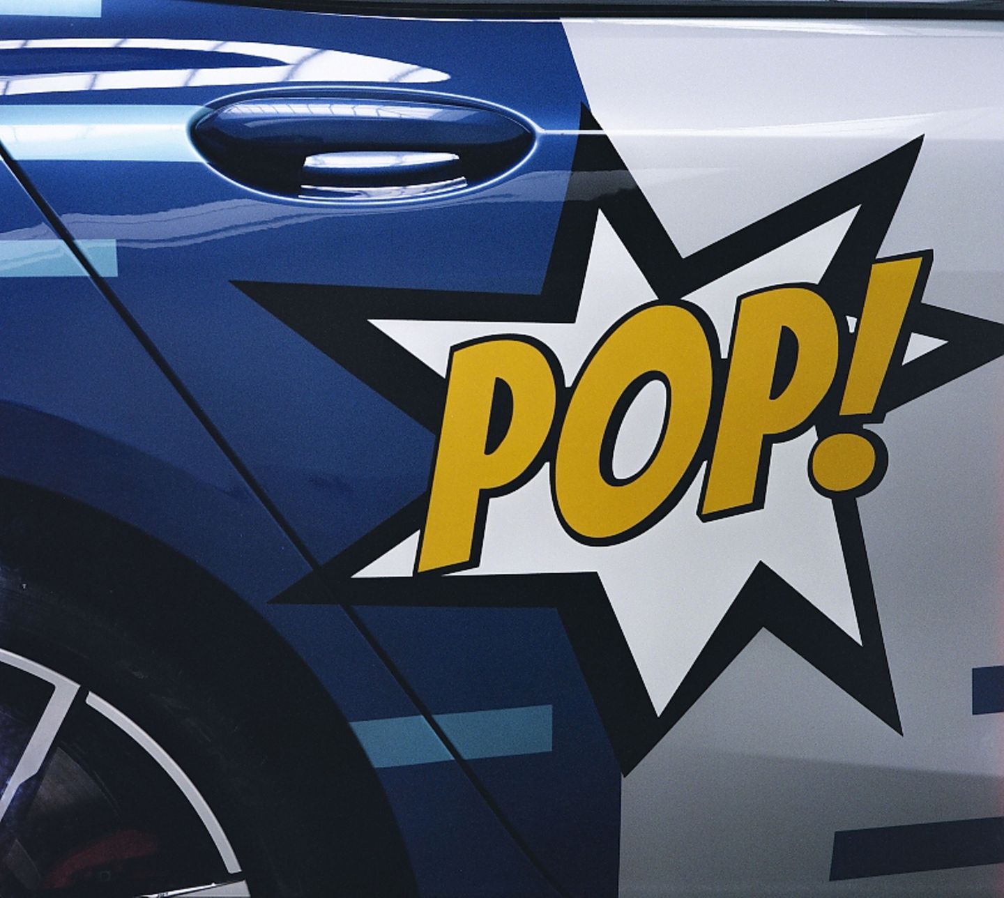 BMW The 8 X Jeff Koons