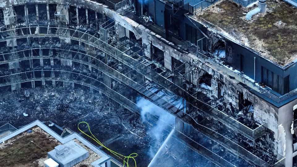 Abgebrannter Wohnkomplex in Essen war Neubau von 2015 mit Brandschutztüren Abgebrannter Wohnkomplex in Essen war Neubau von 2015 mit Brandschutztüren