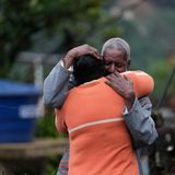 Angehörige warten auf Meldungen von Vermissten