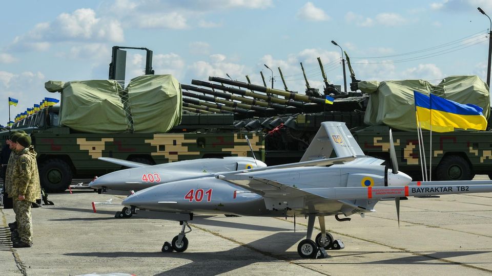 Bayraktar TB2 Drohne auf einer militärischen Basis in der Ukraine