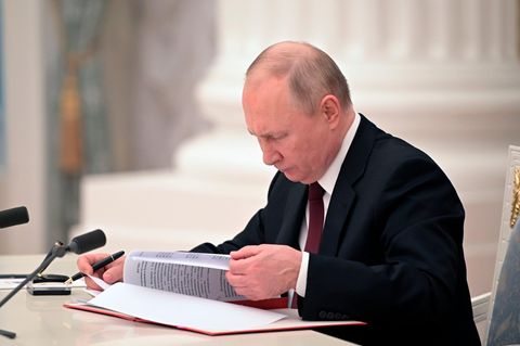 Ukraine-Krise: Putin erkennt Separatisten-Gebiete Donezk und Luhansk in Ostukraine als unabhängig an