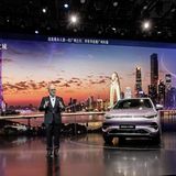 Jan Madeja Präsident CEO Beijing Mercedes Benz Sales Service stellt den neuen Denza X vor