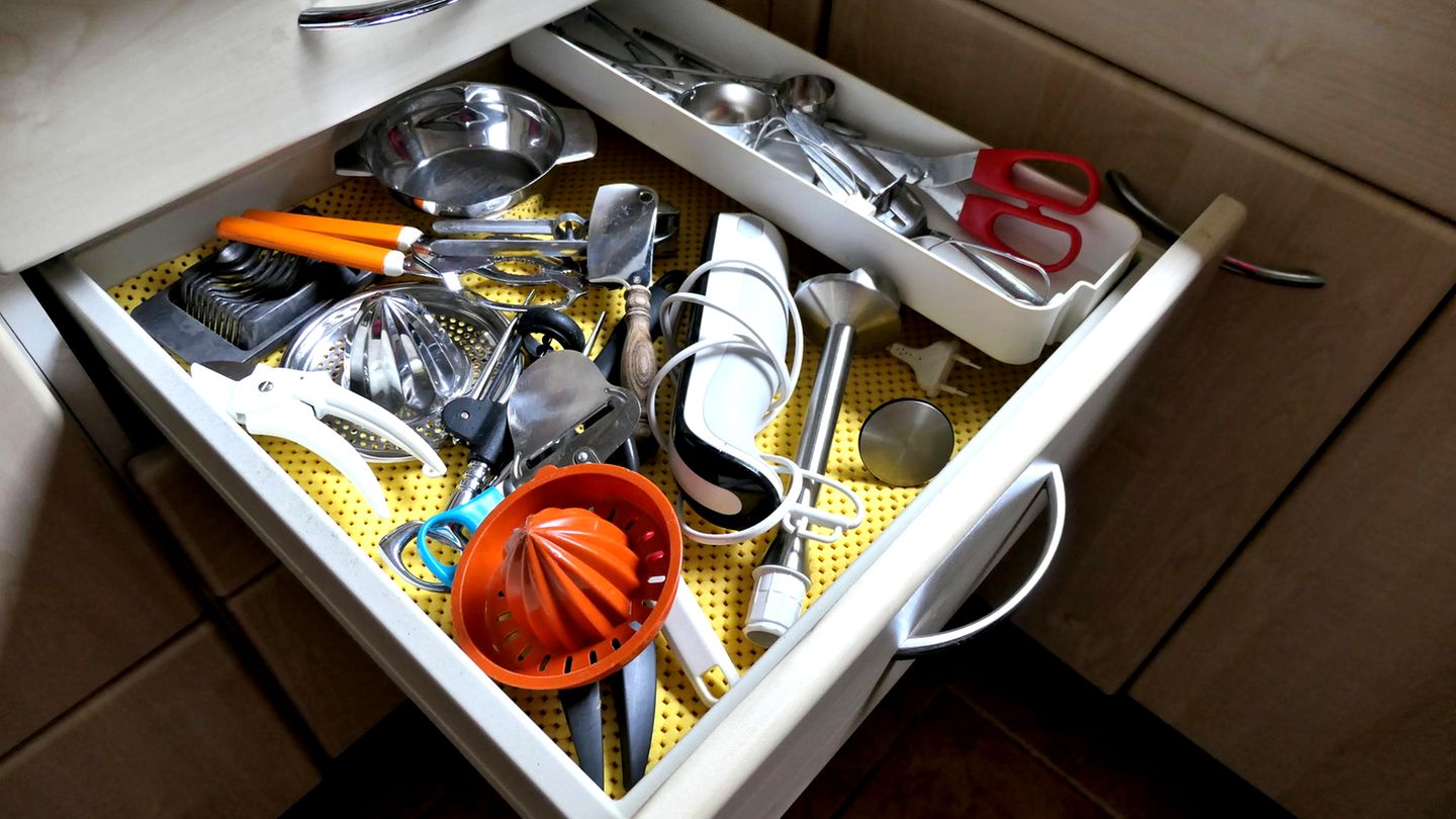 Tipps für mehr Ordnung: Küche ausmisten: Von diesen unnötigen Dingen sollten Sie sich endlich trennen