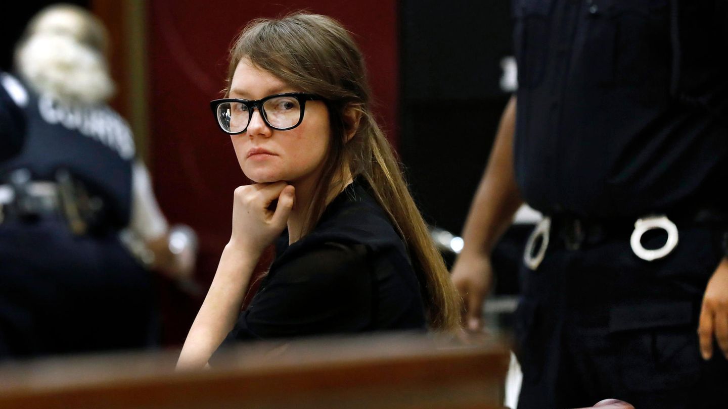 Anna Sorokin: Fraudster is deported to Germany