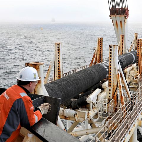 Das Verlegeschiff "Audacia" verlegt in der Ostsee vor der Insel Rügen Rohre für die Gaspipeline Nord Stream 2.