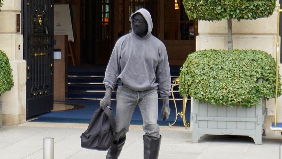 Kanye West, Paris, Julia Fox, Fashion Week