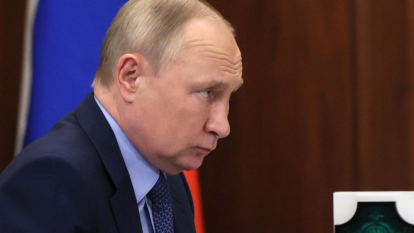How Vladimir Putin Weaponizes Insecurity How Vladimir Putin Weaponizes Insecurity