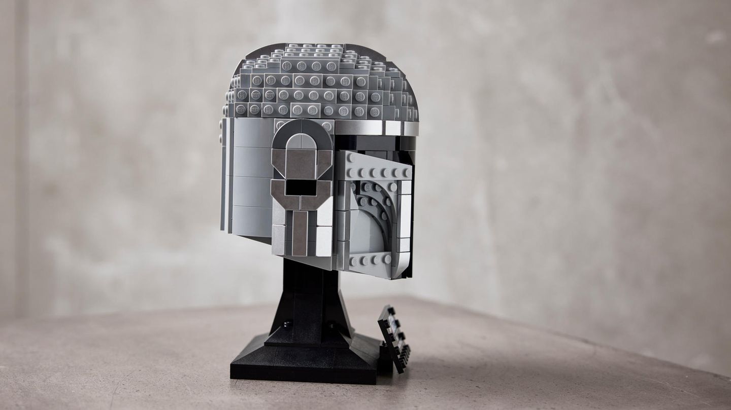 Lego Star Wars Helme: Der Mandalorianer Helm von der Seite Lego Star Wars Helme: Der Mandalorianer Helm von der Seite
