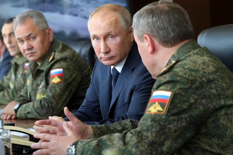Der Präsident von Russland, Wladimir Putin, hier bei einem bei einem Manöver der russischen Armee