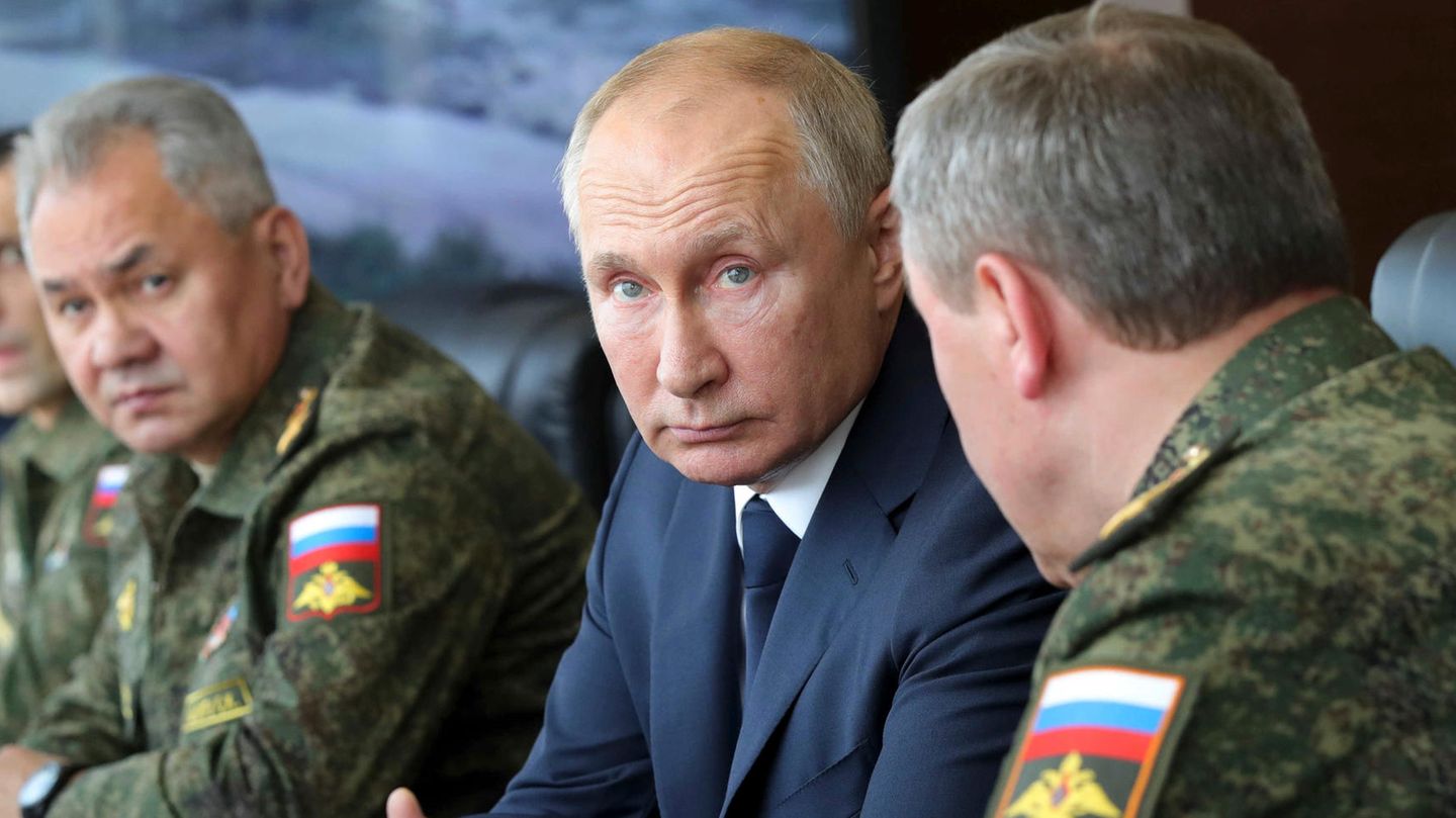 Der Präsident von Russland, Wladimir Putin, hier bei einem bei einem Manöver der russischen Armee