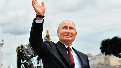 Wladimir Putin bei einer Marineparade im Juli 2021