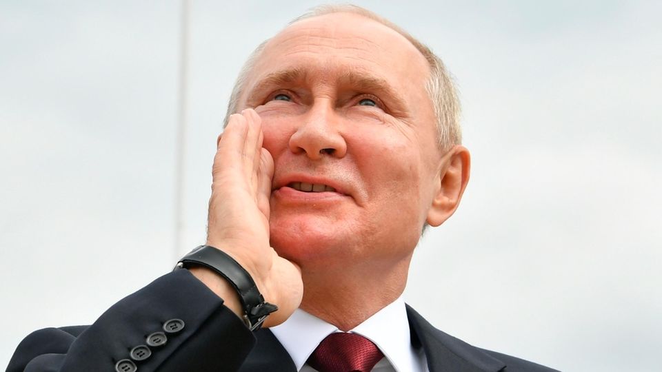 Wladimir Putin bei einer Marineparade im Juli 2021