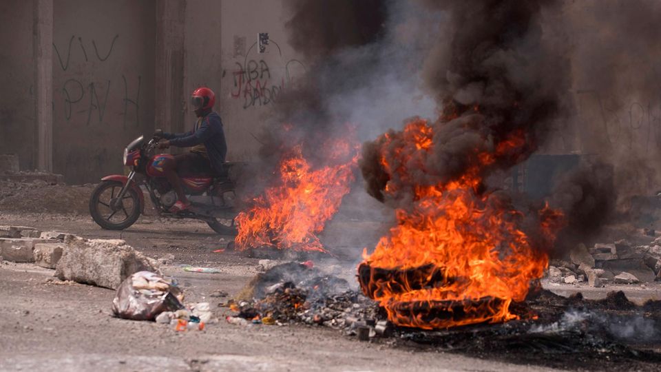 Feuer auf der Straße von Haiti