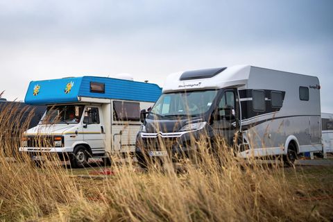 Wohnmobile am Meer