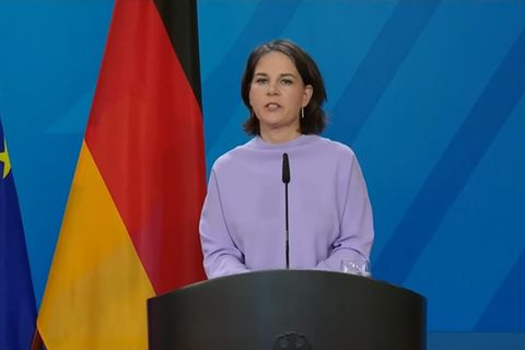 Video: "Frieden und Freiheit in Europa haben kein Preisschild" - Baerbock rechtfertigt Pipeline-Entscheidung der Bundesregierung