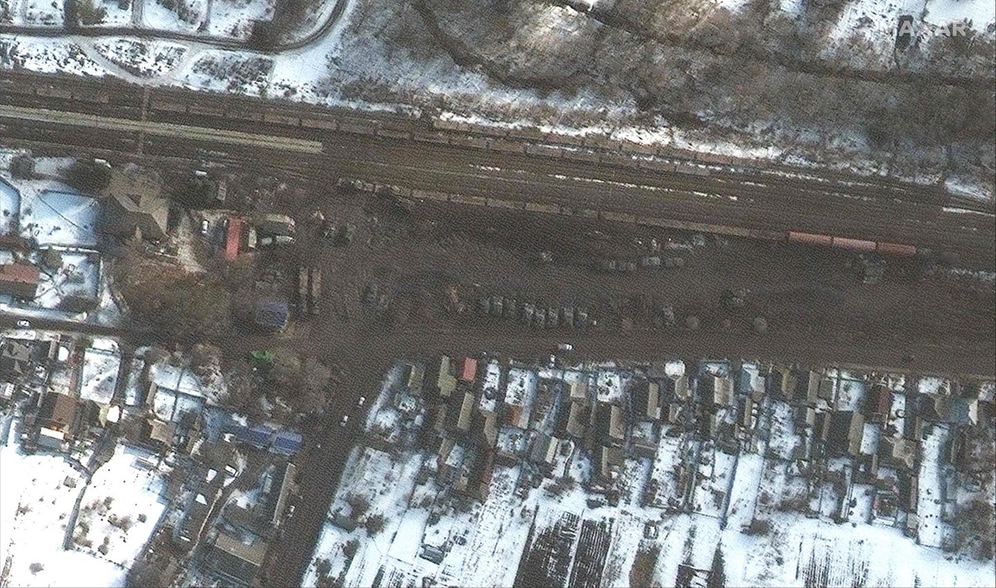 Dieses Foto soll Rüstungen und Fahrzeuge auf einem Rangierbahnhof zeigen Dieses Foto soll Rüstungen und Fahrzeuge auf einem Rangierbahnhof zeigen