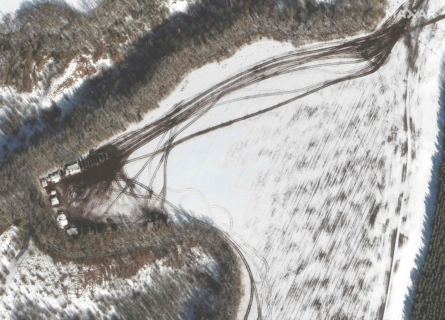 Ein weiteres Satellitenfoto aus der Nähe von Belgorod. Es soll einen Einsatz entlang einer Baumgrenze zeigen.