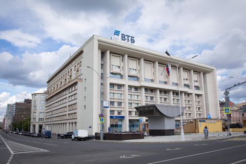 Die Zentrale der VTB Bank in Moskau (Archivbild von 2018): Russische Banken sind von den Sanktionen wegen des Ukraine-Konflikts betroffen