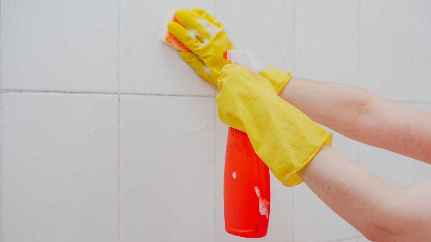 Saubere Fliesen: Fugenreiniger für Bad und Küche: So werden dreckige Zwischenräume wieder sauber
