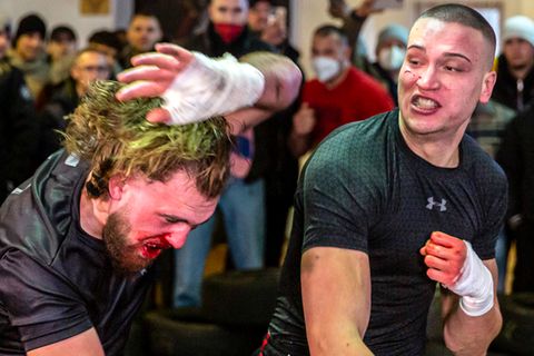 Im Underground Fight Club "Frontiere" schlagen sich Türsteher und Akademiker blutig