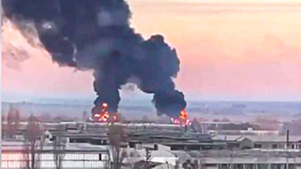 Russia attacks Ukraine: smoke over the presidential palace in Kiev