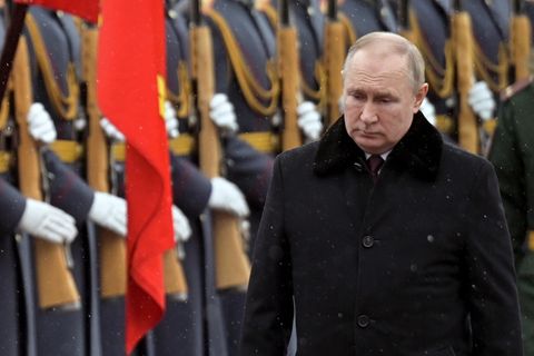 Wladimir Putin legte am "Tag des Verteidigers des Vaterlandes" einen Kranz nieder