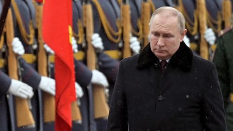Wladimir Putin legte am "Tag des Verteidigers des Vaterlandes" einen Kranz nieder