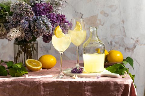 Limoncello Spritz ist ein Zitronenlikör mit Prosecco
