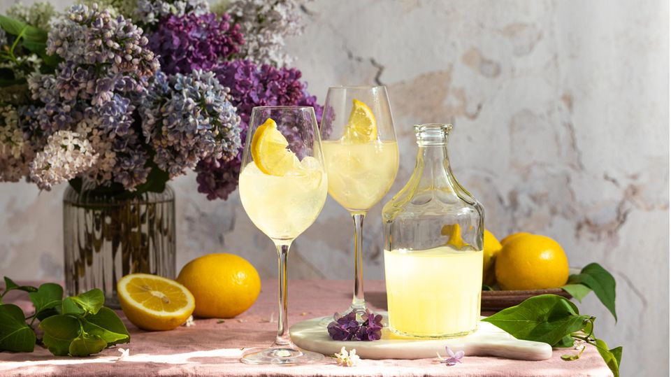 Limoncello Spritz ist ein Zitronenlikör mit Prosecco