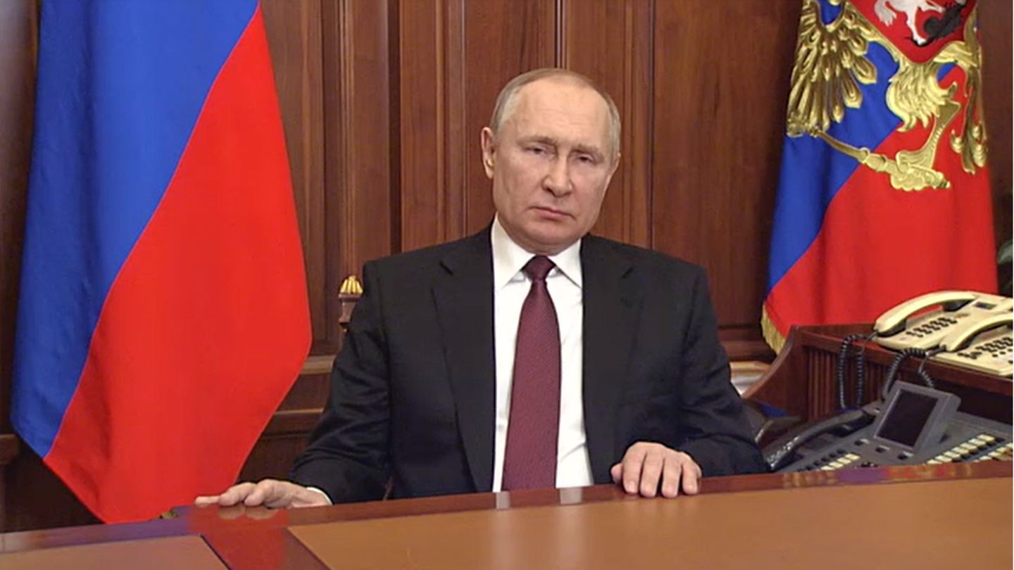 War in Ukraine: Putin threatens consequences if he interferes